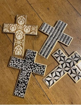 Exvoto croix SUNBURN - Boutique L'anana(s) Exvoto croix SUNBURN - Boutique L'anana(s)