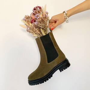 Nouvelle Collection en ligne ✨
Les boots que vous avez déjà aperçus en story et que vous vouliez sur notre eshop.
Un superbe look, en cuir et d’un confort extrême. 🥰

#boots #bootscuir #rangers #shoes #outfit #sunday